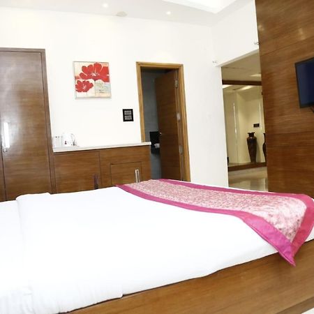Hotel Pacific Roorkee ภายนอก รูปภาพ