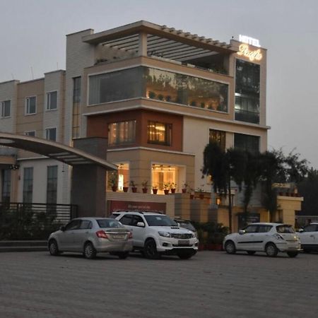 Hotel Pacific Roorkee ภายนอก รูปภาพ