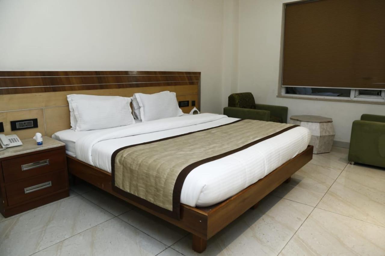 Hotel Pacific Roorkee ภายนอก รูปภาพ