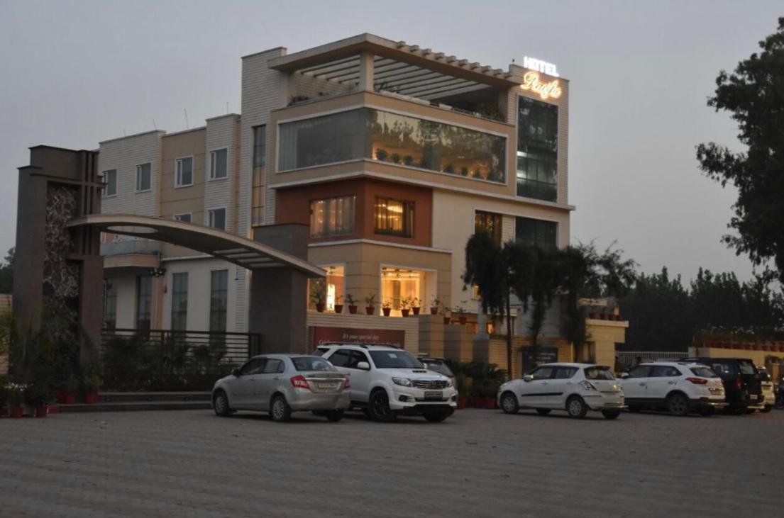 Hotel Pacific Roorkee ภายนอก รูปภาพ